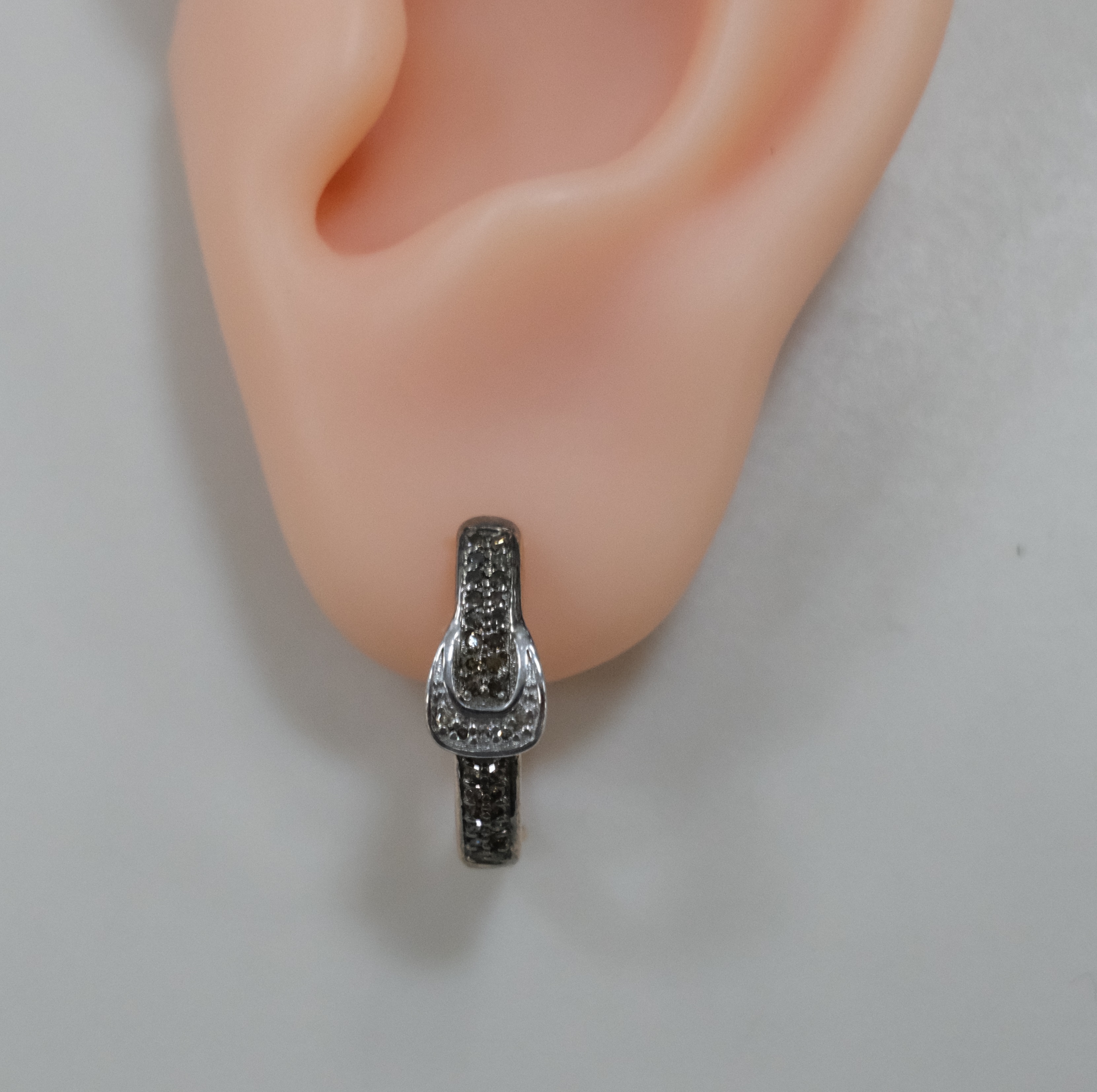 Серебряные серьги с бриллиантами